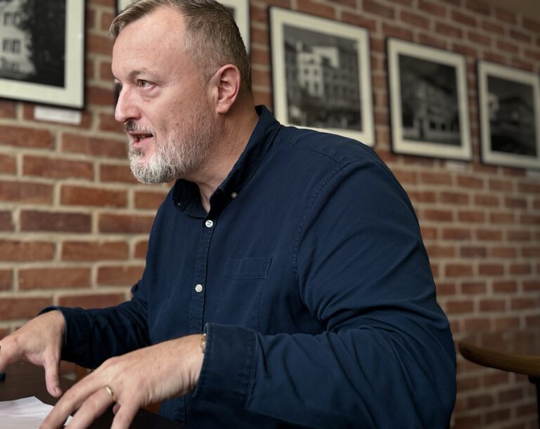 Krajniak chce zdaniť nadmerné zisky a peniaze vrátiť rodinám