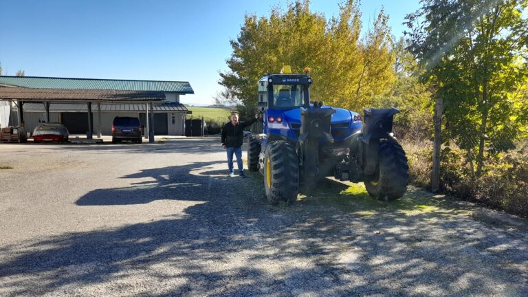 Kráčajúci bager stál niekoľko mesiacov v Hýľove pri Košiciach.  Pritom SC KSK zaň platí mesačne vyše osem tisíc eur. Foto: Miloš Ihnát