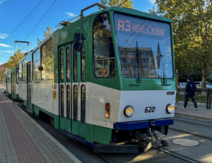V Košiciach dávajú električkám ďalší život, zatiaľ čo v Bratislave nakupujú nové