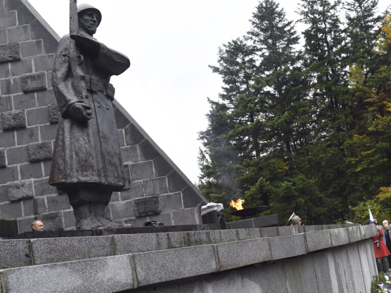 Poškodenie vojnového pamätníka bude po novom trestným činom