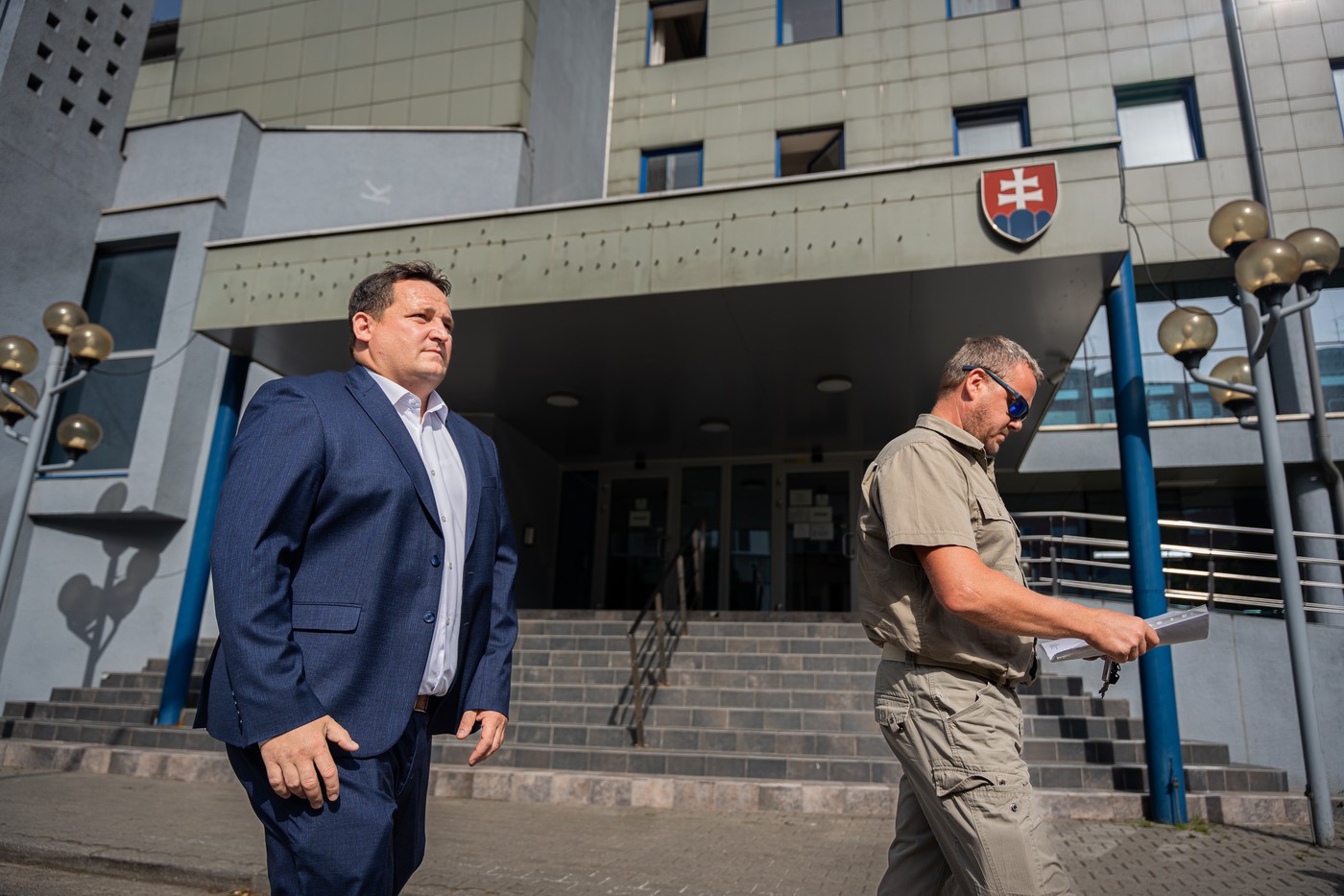 Ján Čurilla a Pavol Ďurka počas prerušeného pojednávania na Okresnom súde Bratislava V v Petržalke v júni 2024. Foto: Marko Erd / Petit Press / Profimedia