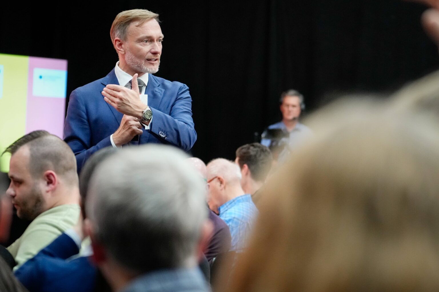 Dialóg občanov s Christianom Lindnerom v Kolíne nad Rýnom 29. októbra 2024. Foto: ČTK / imago stock&amp;people / IMAGO / Profimedia.sk