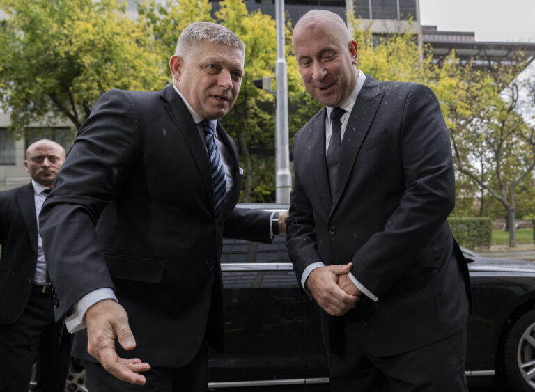 Predseda vlády SR Robert Fico a minister dopravy SR Jozef Ráž. Foto: Martin Baumann/TASR