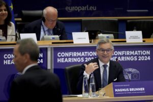 Deportácie do centier mimo EÚ. Eurokomisia predstavila plán sprísnenia pravidiel migrácie