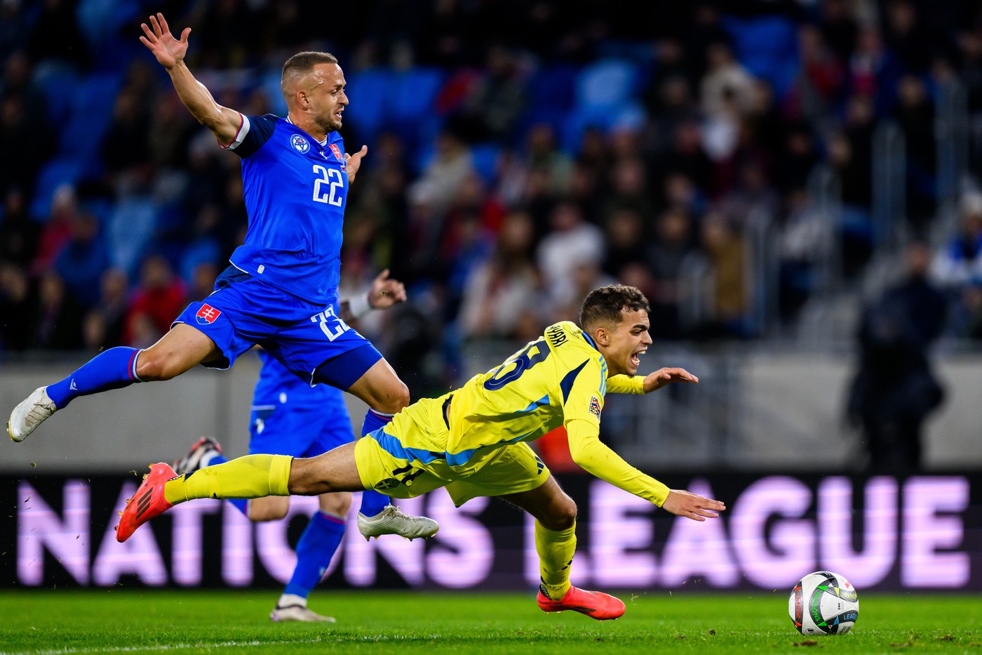 Stanislav Lobotka a Yasin Ayari zo Švédska počas zápasu Ligy Národov. Foto: Joel Marklund / Bildbyran / Profimedia