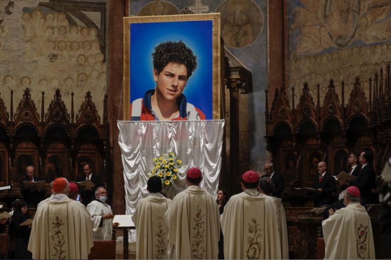 Obraz pätnásťročného Carla Acutisa. Foto: TASR/AP