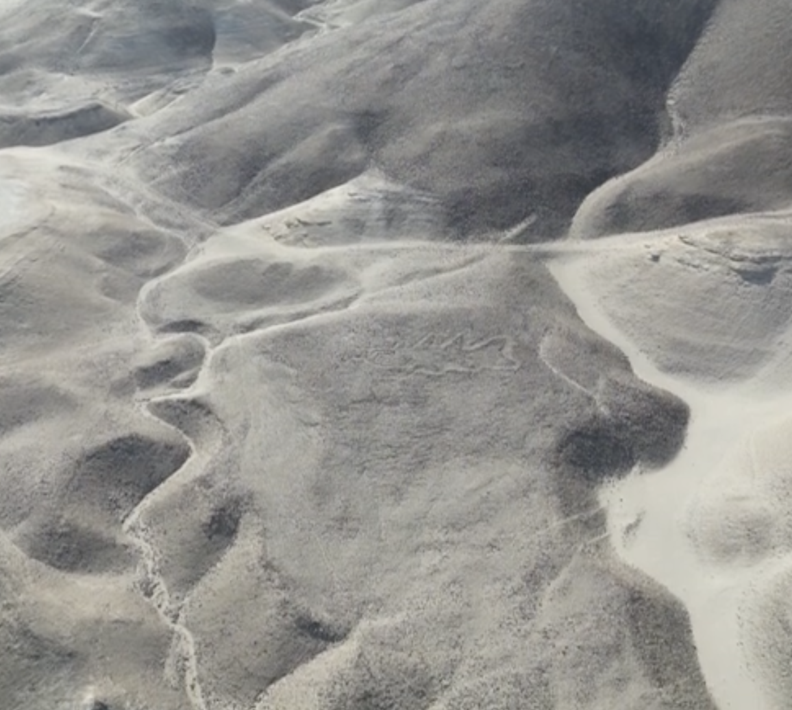 Pomocou strojového rozpoznávania sa podarilo identifikovať približne 303 doteraz nepoznaných geoglyfov, ktoré vytvorila civilizácia Nazca, predincká civilizácia v dnešnom Peru, v období od roku 200 pred n. l. do roku 700 n. l. Zdroj: Jamagata University Institute of Nasca cez New York Times