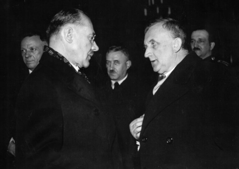 Kamil Krofta (vpravo) s Milanom Hodžom v roku 1934. Foto: ČTK/Profimedia