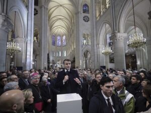 Notre-Dame znovu otvárajú. Napriek protestom pokračujú snahy o jeho modernizáciu
