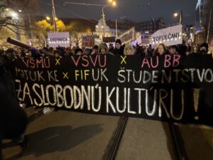 Proti Šimkovičovej protestovalo niekoľko tisíc ľudí. Pridal sa k nim aj Pavol Habera
