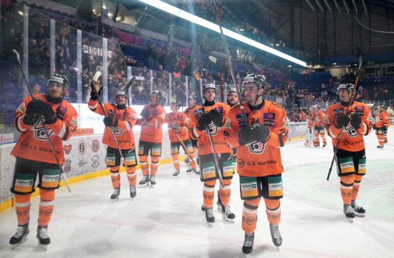 Hráči Košíc po víťazstve 3:1 v zápase  HC Košice - HK Spišská Nová Ves. Foto: TASR/František Iván