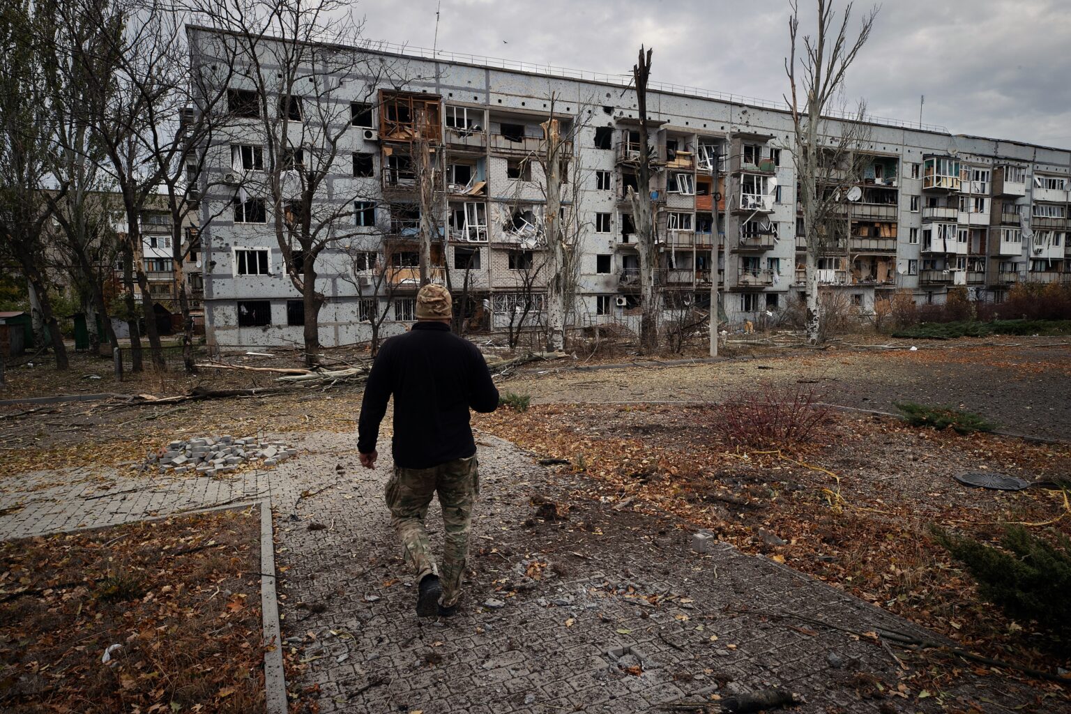 Poškodené budovy v Kurachove v oblasti, na ktorú sa v októbri zamerali ruské útoky. Foto: Tyler Hicks/New York Times