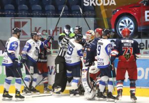 Vulgarizmy a absencia slušnosti. Extraligisti vypínajú komentáre na sociálnej sieti