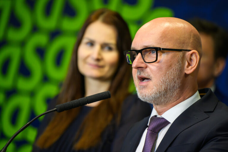 SaS chce zrušiť transakčnú daň a zaviesť 19-percentnú rovnú daň