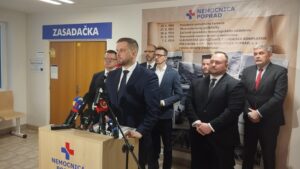 Šaško preveroval, ako ide obnova popradskej nemocnice. Prekvapila statika