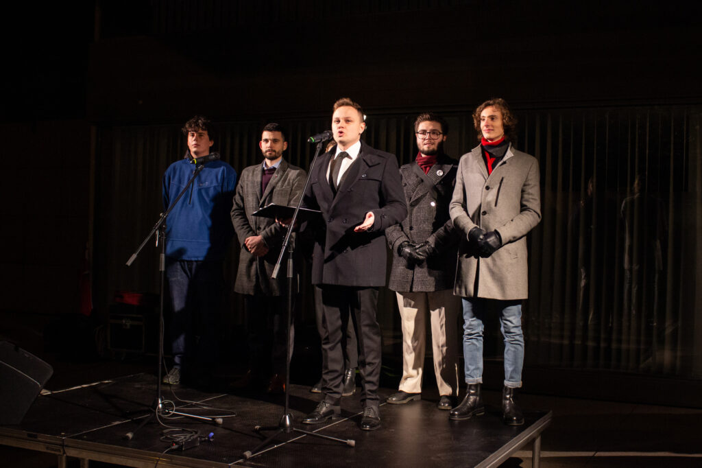 Predstavitelia Študentského fóra Slovákov v zahraničí počas protestov v Prahe 7. januára 2025. Foto: Barbora Vizváryová/TASR