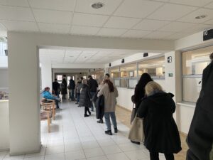 Ľudia chcú získať po kyberútoku výpisy z listov vlastníctva. Na katastroch čakajú v radoch