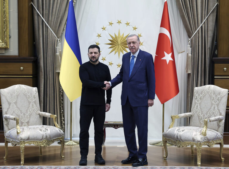 Volodymyr Zelenskyj (vľavo) a Recep Tayyip Erdogan. Foto: TASR/AP
