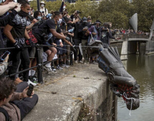 Je postavená súčasná prosperita Británie na obchode s otrokmi?