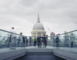 Aj Briti sa v apríli naladili na vyššie dane