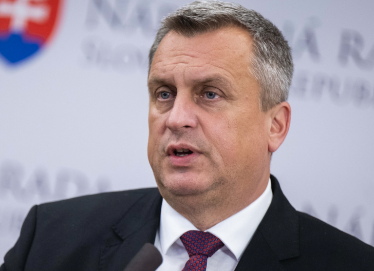Do obecnej polície budú môcť vstúpiť už len občania Slovenska