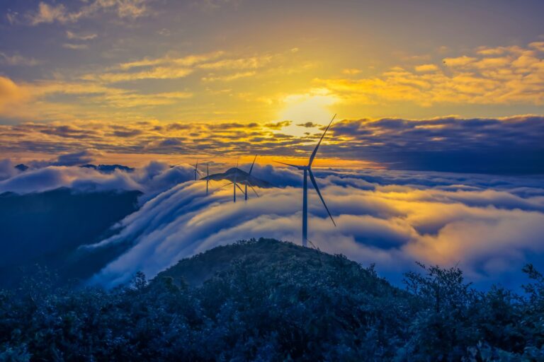 Veterné elektrárne v oblasti Geyuan, čínskej chránenej oblasti Tmavej nočnej hviezdnej oblohy, v čínskom meste Shangrao 23. mája 2020. Zdroj: Costfoto/NurPhoto / Shutterstock Editorial / Profimedia
