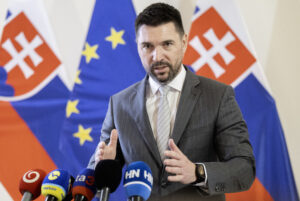 Slovensko je bez slintačky a krívačky. Takáč má spor s Bajo Holečkovou