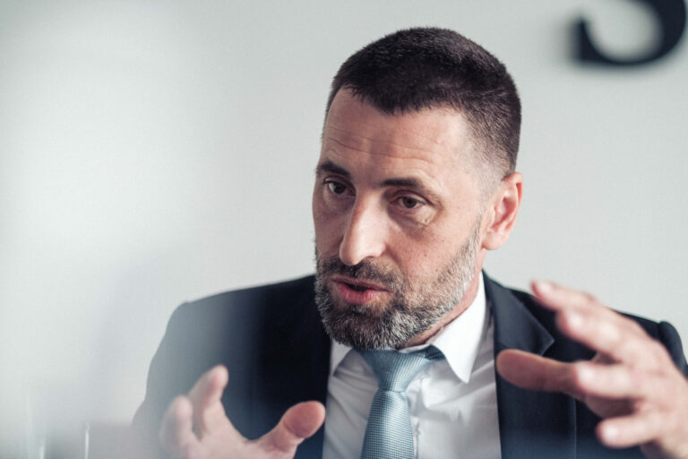 SaS navrhuje financovať diaľnicu na Ukrajinu z peňazí EÚ