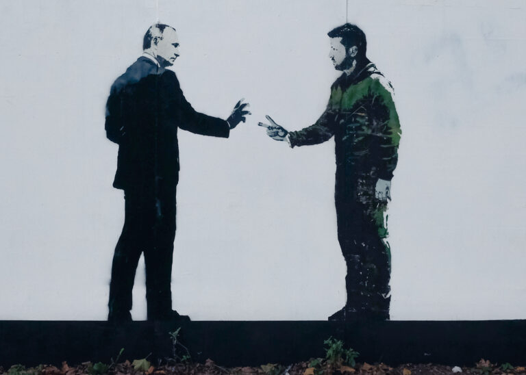 Vladimir Putin a Volodymyr Zelenskyj, šablónové umenie. Foto: Matthew Chattle/Future Publishing via Getty Images