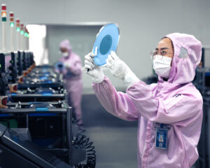 Preplnené sklady, obchodné vojny a útlm: polovodičový biznis sa blíži k fáze poklesu