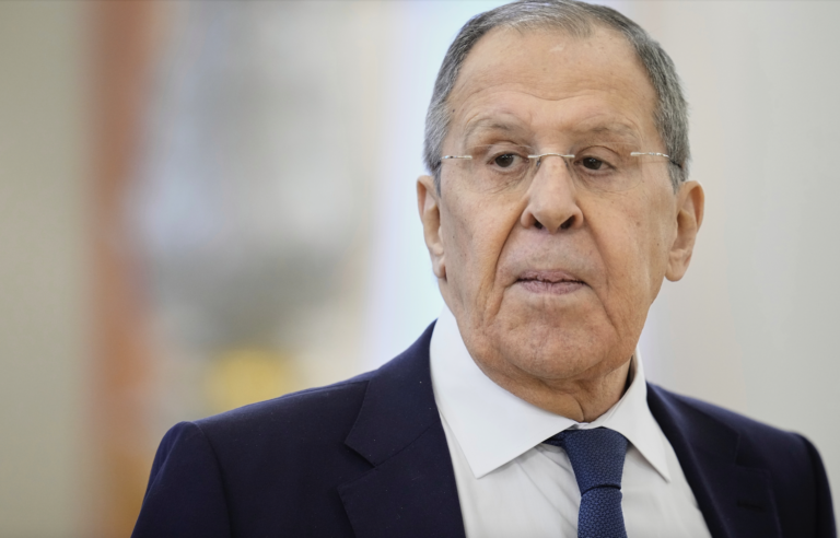 Rozhovor s Lavrovom rozdelil Francúzsko, televízia čelí kritike