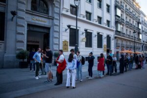 Hotovosť funguje aj potme