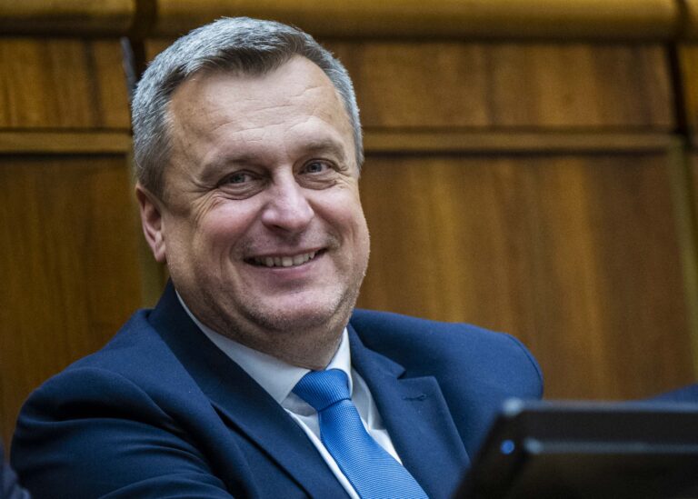 Návrh z dielne SNS prešiel, hmyz bude označený