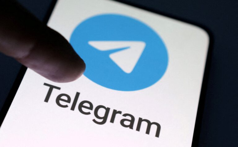 Ruským vojakom na fronte prikázali vymazať Telegram z telefónov