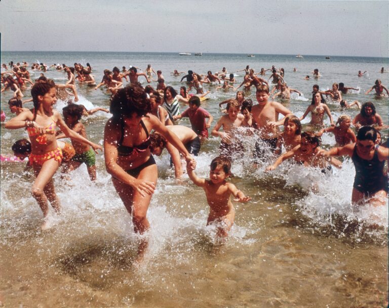 Na archívnej snímke spoločnosti Peacock je scéna počas nakrúcania filmu Čeľuste. Foto: TASR/AP