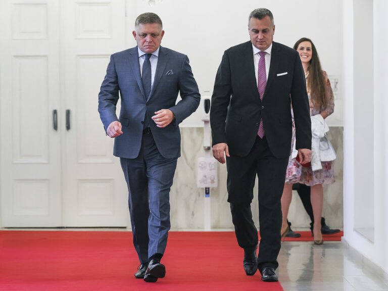 SNS je sklamaná, že premiér neblokoval pôžičku pre Ukrajinu