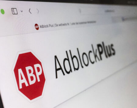 Holanďan ukázal, ako sa dajú blokovať reklamy aj v reálnom svete