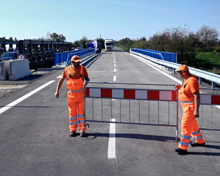 Most cez potok Čierna Voda za obcou Stretava (okres Michalovce). Foto: Roman Hanc / TASR