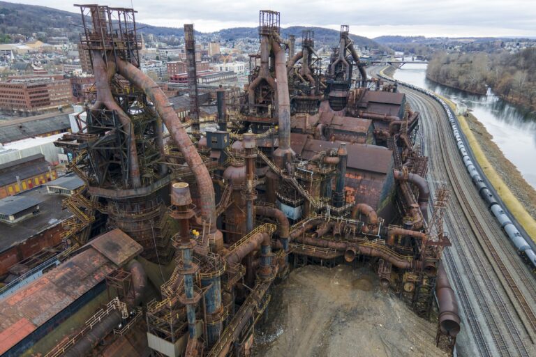 Bývalé vysoké pece spoločnosti Bethlehem Steel Company sa nachádzajú v meste Bethlehem v štáte Pensylvánia. Zdroj: ČTK / AP / Ted Shaffrey
