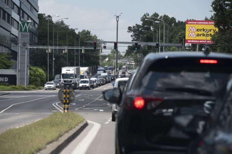 Prieskum: Skoro polovica Slovákov naráža na dopravnú chudobu