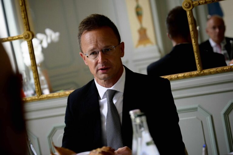 Szijjártó: Ukrajinci previezli cez naše územia vyše miliardy eur a 146 kíl zlata