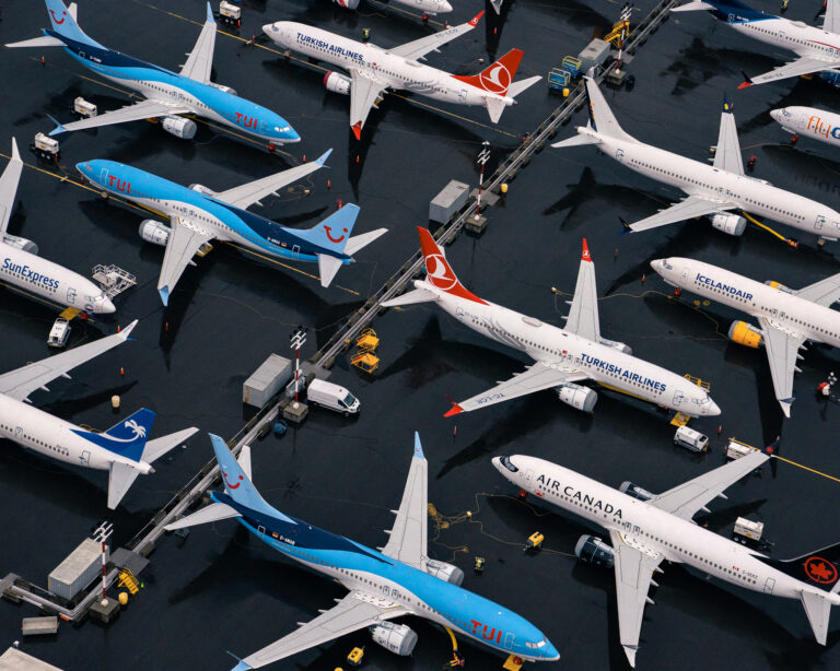 Lietadlá Boeing 737 Max stoja zaparkované na letisku Boeing Field v Seattli, Washington. Foto: David Ryder/Getty Images