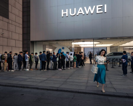 Čína preberá opraty nad informačnými technológiami. Príkladom sú AI či firma Huawei