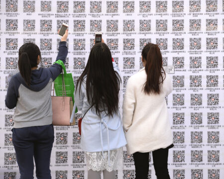 Nahradí QR kód hotovosť? Obchody budú zrejme čoskoro musieť prijať e‑platby