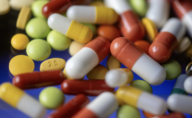 NKÚ: Štát platí za lieky viac, ako by musel, systém stráca kontrolu