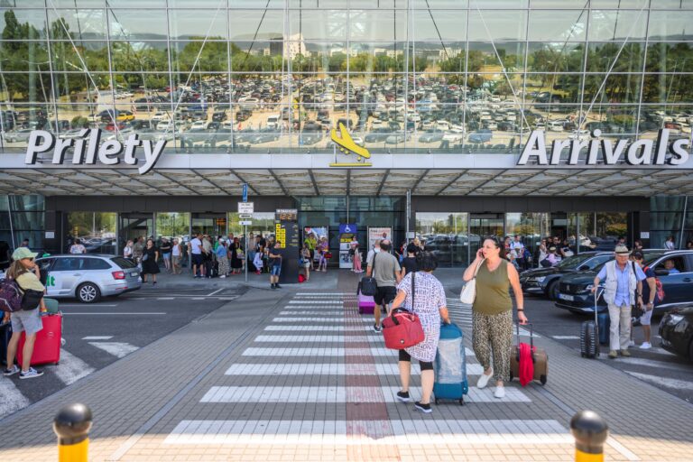 Vláda neodporúča cestovať do Spojených arabských emirátov