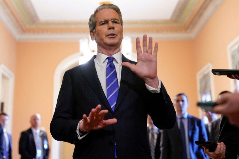 USA majú dosť peňazí na vojnu proti Iránu, tvrdí minister financií Bessent