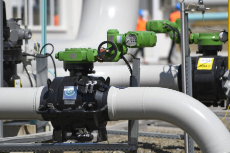 Energetické leto 2025: od výpadkov elektriny po plynové dilemy Slovenska