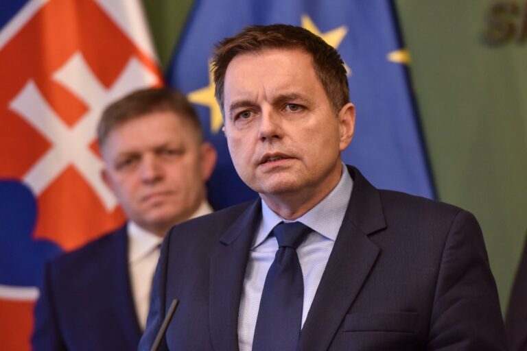 Robert Fico (vľavo), Peter Kažimír. Foto: Pavol Zachar/TASR