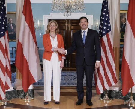 Ukrajinské blúznenie sa šíri. Viedňou aj Washingtonom